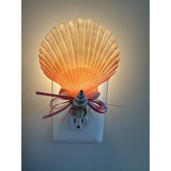 Vintage Plug-In Natural Sea Shell Night Light by Eagle Brand - Works Great !! - Picture 1 of 11